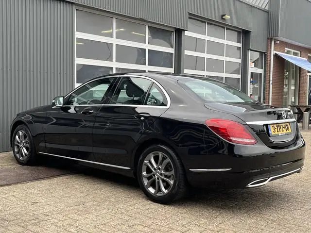 Mercedes-Benz C-klasse 180 Airco Cruise controle Elektrische voorstoelen Telefoonverbinding Navigati...