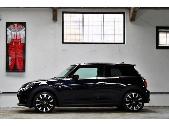 MINI Electric Resolute Edition 33 kWh | Parkeerassistent | Camera | Apple Carplay | Verwarmd stuur |...