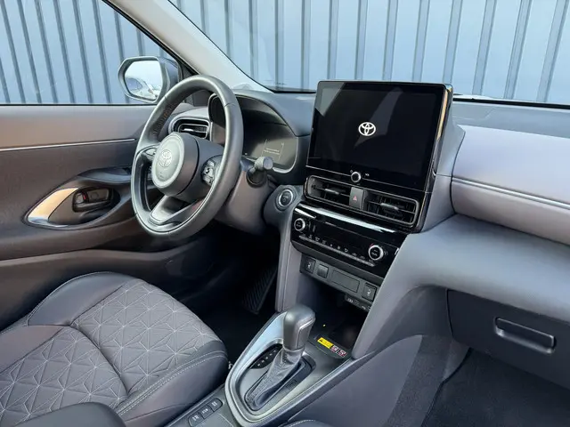 Toyota Yaris Cross 1.5 Hybrid 130 Executive / Bi tone | BSM | Head-up display | PDC V+A | Rijklaar!!