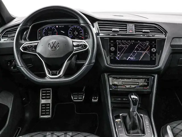 Volkswagen Tiguan 1.5 TSI 150pk DSG R-Line · Panoramadak · Trekhaak · Camera · Apple/Android Car Pla...