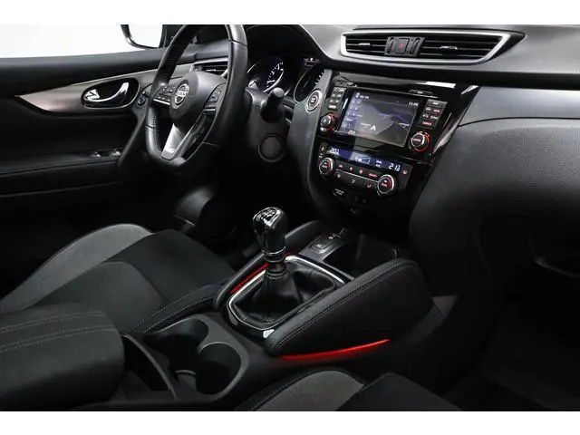 Nissan Qashqai 1.2 N-Connecta | DESIGN PACK | PANORAMADAK | DAB | CAMERA | 18"