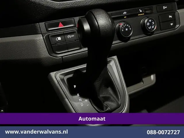 Volkswagen Crafter 2.0 TDI 141pk Automaat L3H2 L2H1 Euro6 Airco | Camera | Apple Carplay | 3000kg Tr...