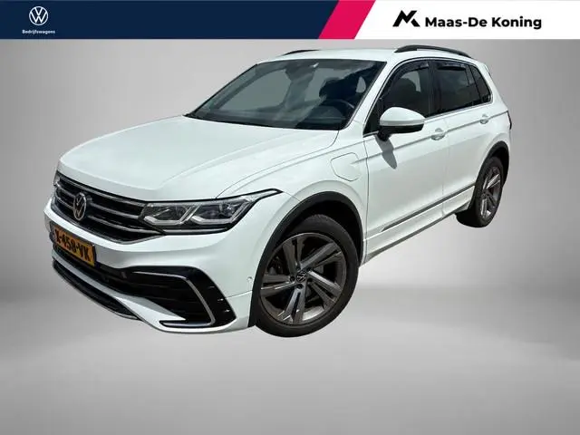 Volkswagen Tiguan 1.4 TSI eHybrid 245pk DSG R-Line Business+ · Camera · Wegklapbare trekhaak · Apple...