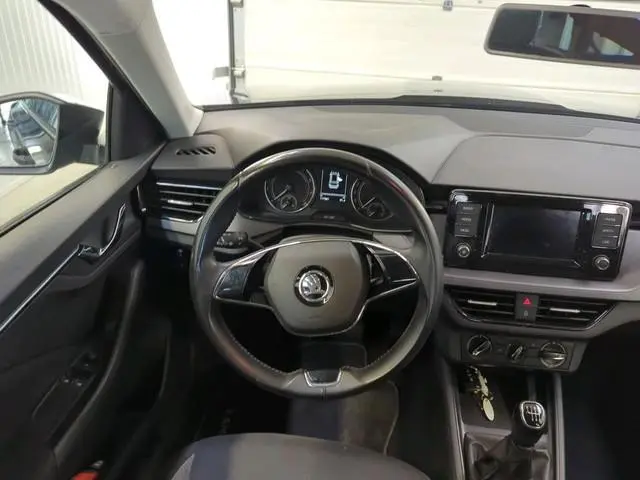 ŠKODA Kamiq 1.0 TSI 111PK  Active / Hoge instap / 6Versn. / Pdc. / Airco / Radio multimedia  / Cruis...