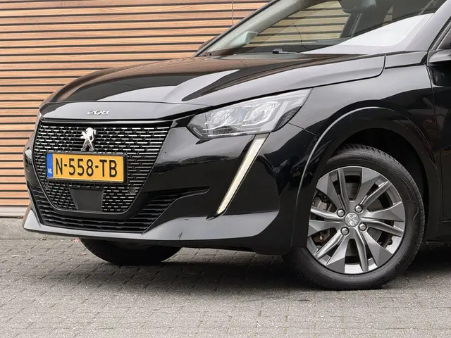 Peugeot e-208