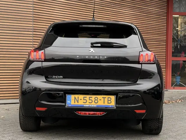 Peugeot e-208