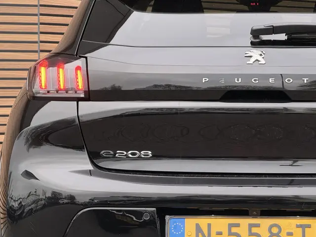 Peugeot e-208