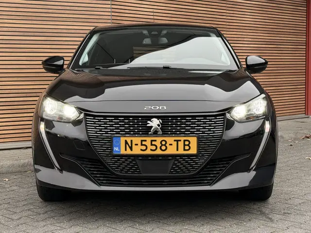 Peugeot e-208