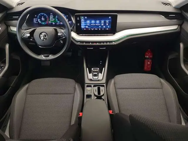 ŠKODA Octavia Combi 1.0 e-TSI 110pk DSG/AUT Business Edition Wegklapbare trekhaak, Camera, Cruise control