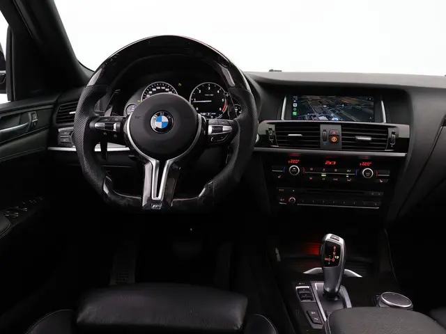 BMW X4 xDrive20d 190 PK M-SPORT + SCHUIFDAK | HEAD-UP | 360 CAMERA | APPLE CARPLAY | LEDER