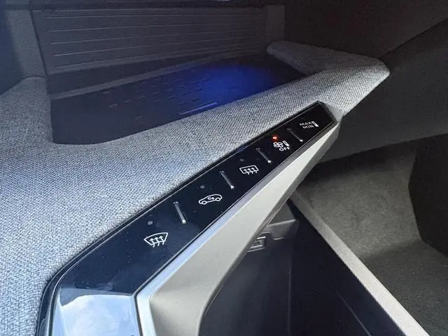 Peugeot e-5008