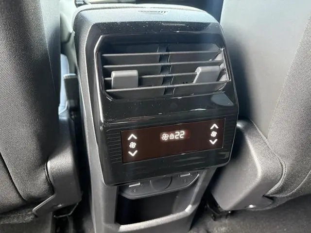Peugeot e-5008