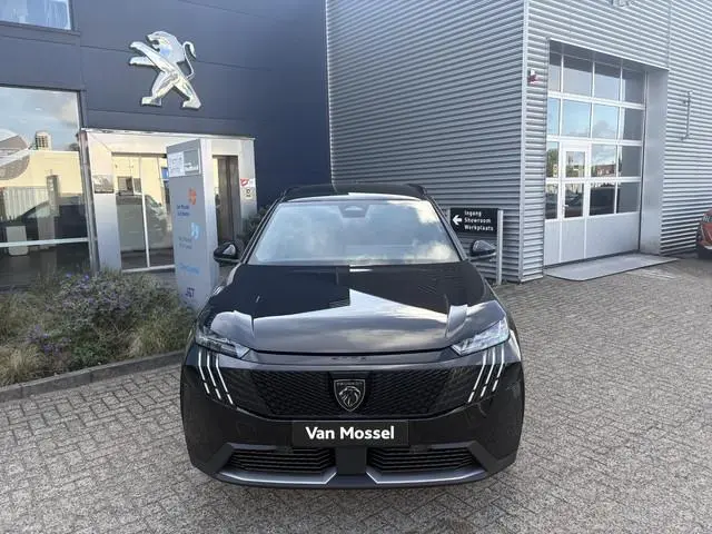 Peugeot e-5008