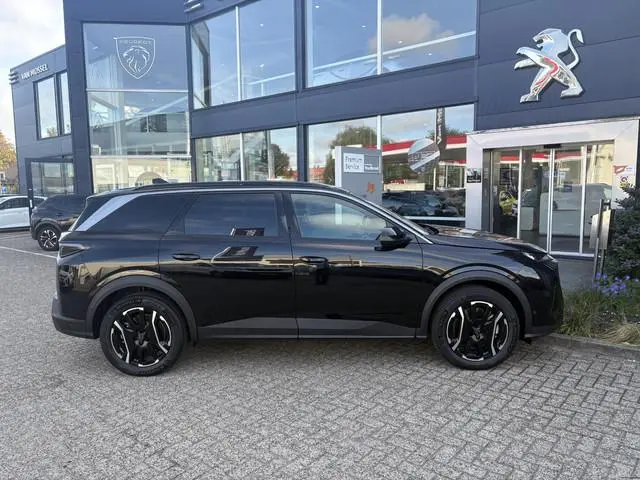 Peugeot e-5008