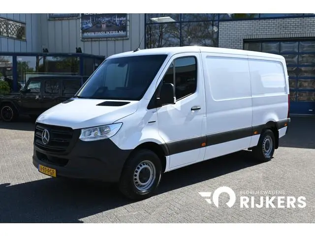 Mercedes-Benz eSprinter 314 RWD L2H1 Pro 81kWh Snellader, Leder stuur, Led in laadruimte, Etc.