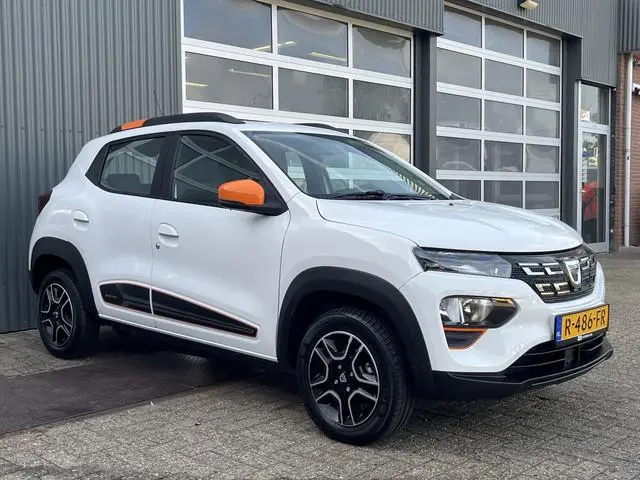 Dacia Spring Comfort Plus 27 kWh Airco Cruise controle Telefoonverbinding Navigatiesysteem Oplaadkab...