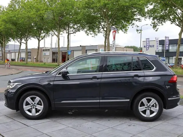 Volkswagen Tiguan 1.4 TSI eHybrid Elegance 245PK | Virtual | Camera | Adaptive Cruise | Getint Glas...