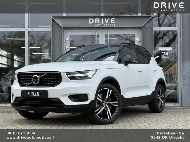 Volvo XC40 1.5 T4 210PK Recharge R-Design |Pano|H/K|Winterpakket|360Cam|Trekhaak
