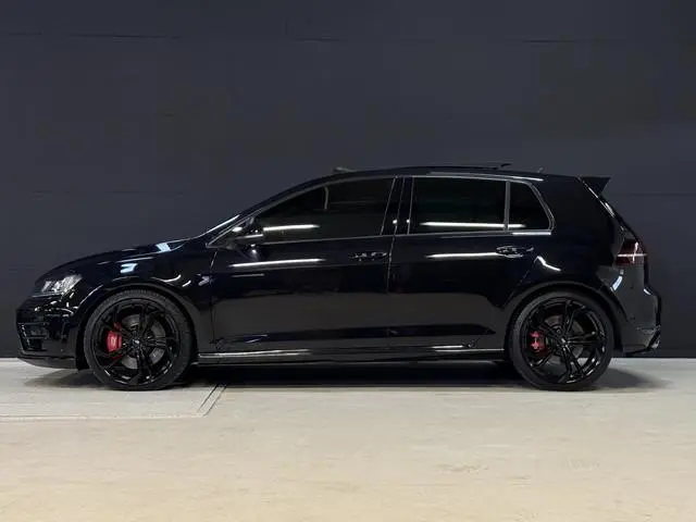 Volkswagen Golf 2.0 TSI R 4Motion | Camera | Panoramadak | 300PK | Stoelverwarming | Leder