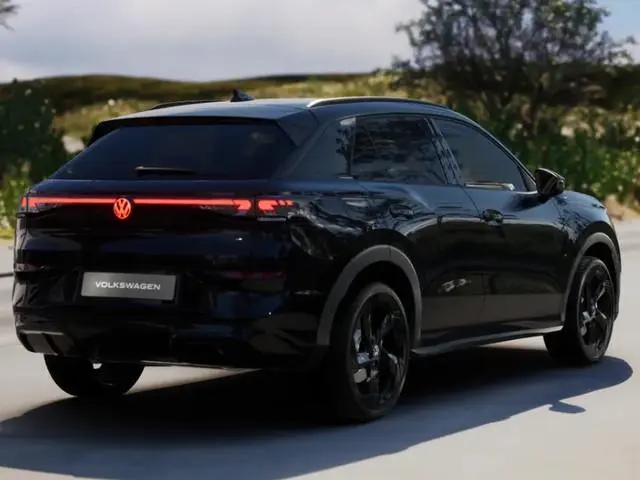 Volkswagen T-Roc R-Line Edition 1.5 Hybrid 170 PK 7 versn. DSG · Black Style Pakket · High-end gelui...