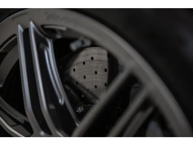 Ferrari 296