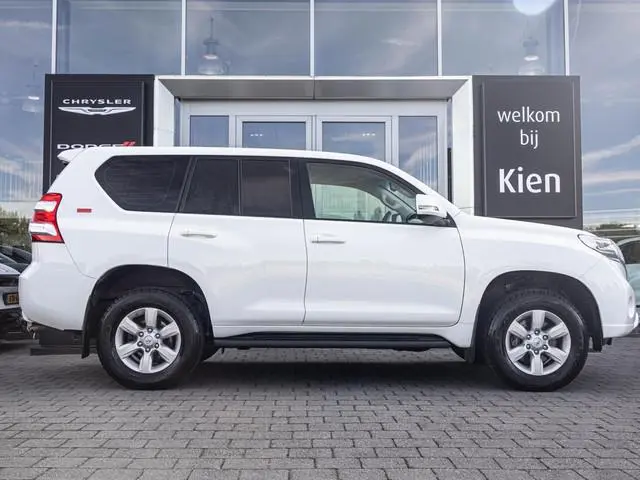 Toyota Land Cruiser 2.8 D-4D-F Challenger Blind Van | Cruise Control | Leder | Trekhaak | Navigatie...