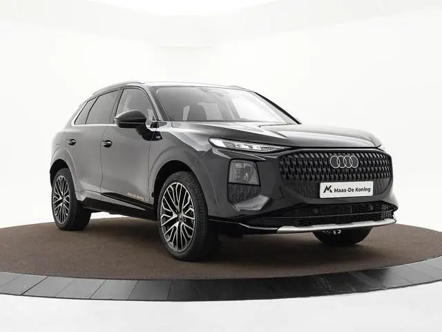 Audi Q3 1.5 200kW e-hybrid Pro line 272 PK · Techniekpakket · Interieur met sportstoelen