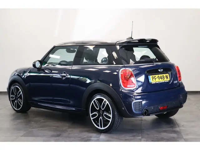 MINI Cooper 1.5 Cooper JCW King's Cross Navigatie CruiseControl ! 2e Paasdag geopend van 12.00 tot 1...