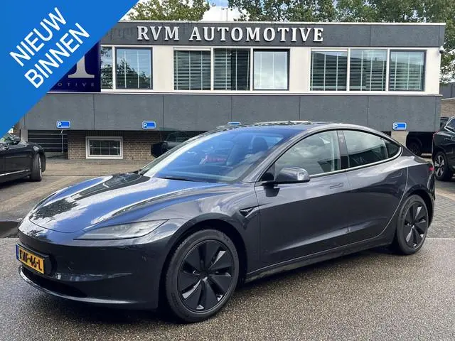 Tesla Model 3 Premium Long Range AWD 78 kWh VAN: 50.900,- VOOR: 47.440,- UW HERFSTVOORDEEL: 3.460,-|...