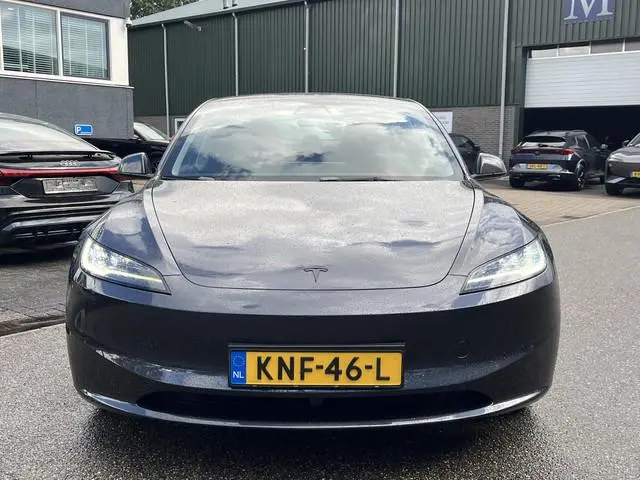 Tesla Model 3 Premium Long Range AWD 78 kWh VAN: 50.900,- VOOR: 47.440,- UW HERFSTVOORDEEL: 3.460,-|...