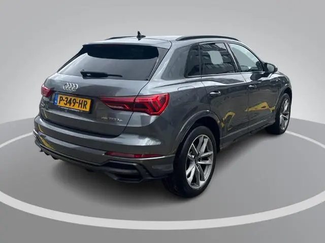 Audi Q3 45 TFSIe 245pk S edition · Camera · Apple/Android Car Play · Dodehoeksensoren · 19'' · Drive...