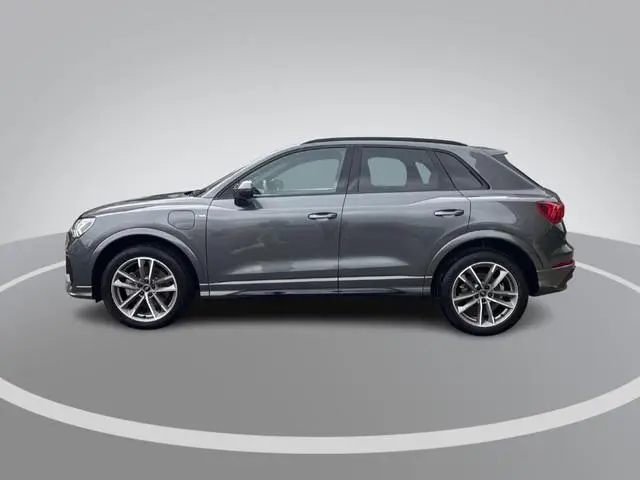 Audi Q3 45 TFSIe 245pk S edition · Camera · Apple/Android Car Play · Dodehoeksensoren · 19'' · Drive...