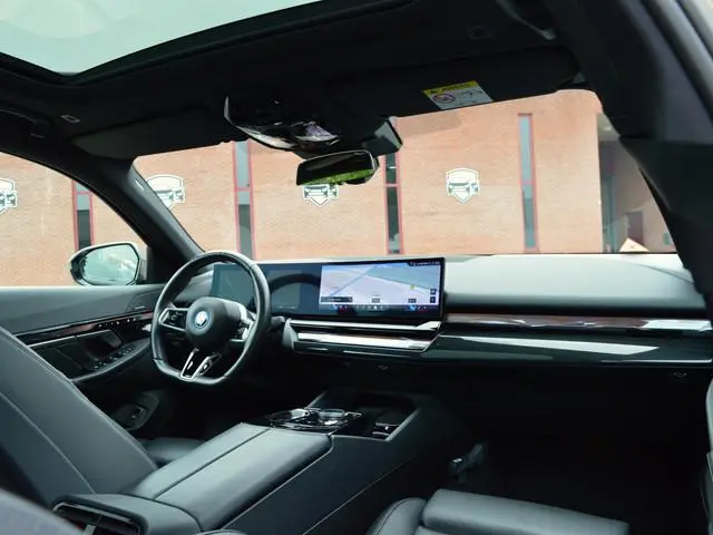 BMW i5