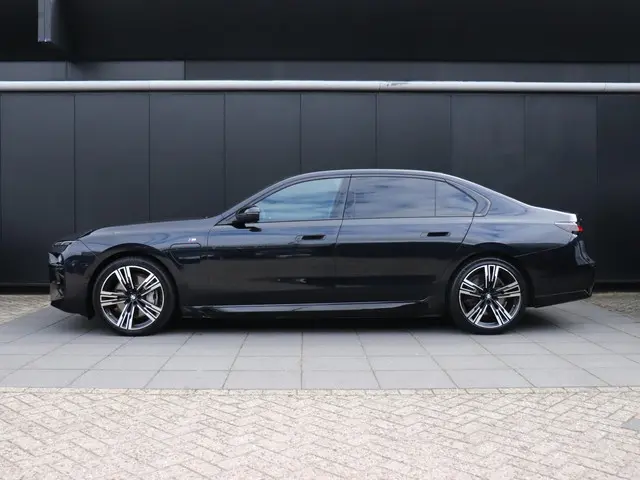 BMW 7-serie 750e xDrive | M SPORT | B&W | MEMORY | PANO |  FOND- THEATER | 4W. STEERING | LEDER | 36...