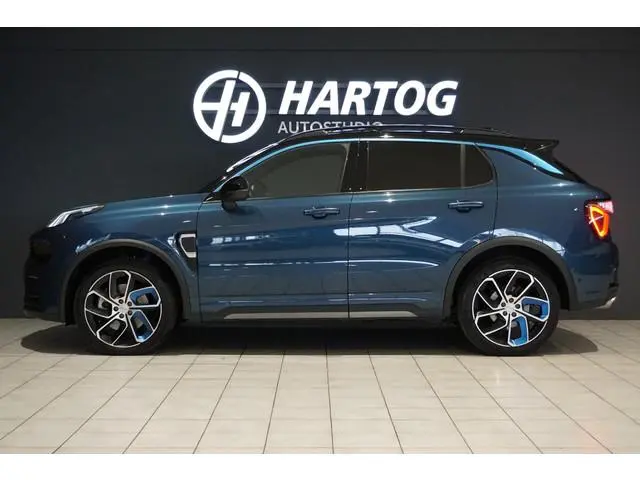 Lynk & Co 01