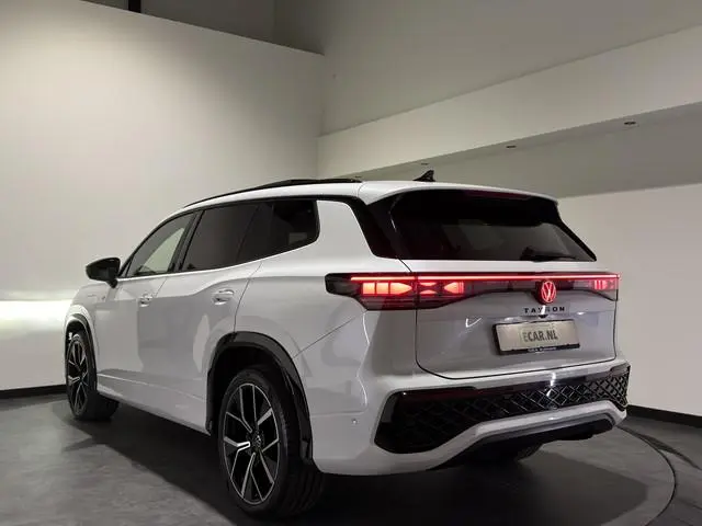 Volkswagen Tayron 1.5 eHybrid R-Line Edition | Trekhaak | H&K Audio | Luxe Leder | Panoramadak | Sto...