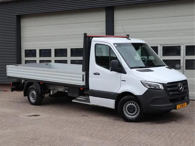 Mercedes-Benz eSprinter 320 81kWh L3 Open Laadbak 430 cm - Select - MBUX - Camera