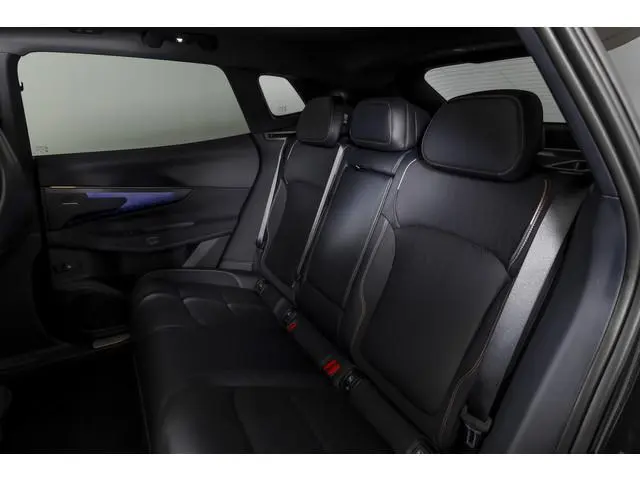 Lynk & Co 08