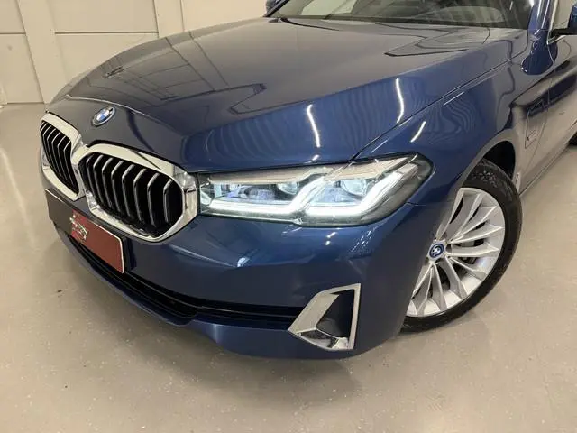 BMW 5-serie Touring 530e xDrive High Exe PANO/TREKHAAK/H&K/HEAD-UP/ADAPTIVE-ONDERSTEL/18"/360CAMERA/...