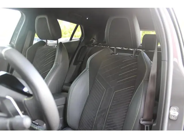 Peugeot 2008 1.2 Hybrid 145PK AUTOMAAT GT PACK | ELEKTRISCH BEDIENBARE BESTUURDERSSTOEL | NAVIGATIE...