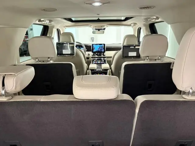 Lincoln Navigator