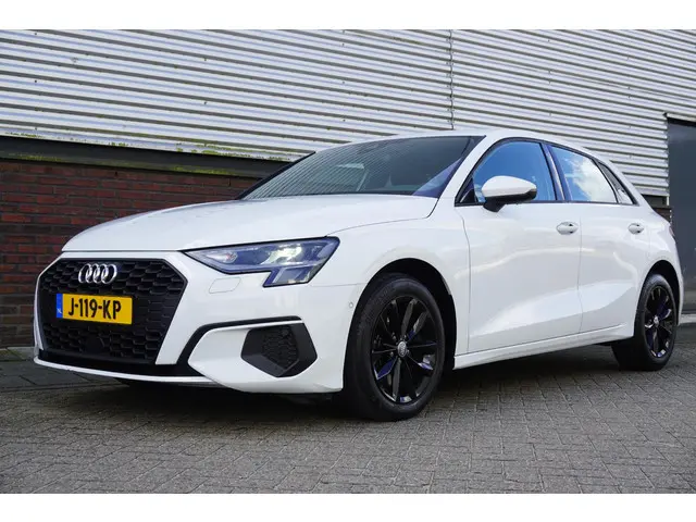 Audi A3 Sportback 35 TFSI150PK/Digitaal Dashboard/Camera/Automatisch inparkeer hulpsysteem.