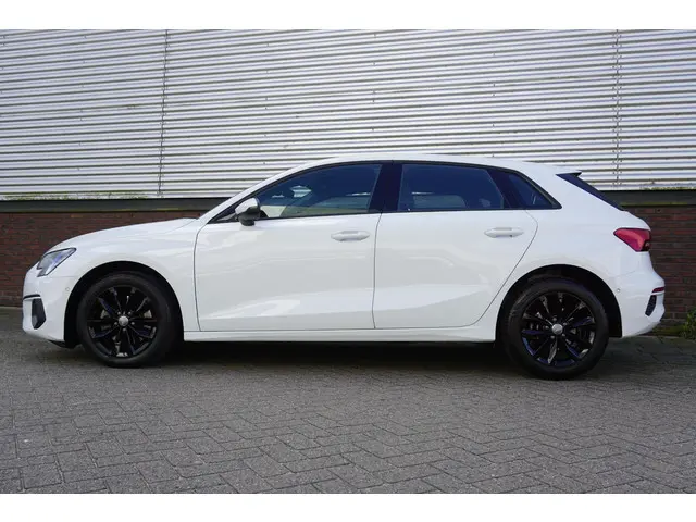 Audi A3 Sportback 35 TFSI150PK/Digitaal Dashboard/Camera/Automatisch inparkeer hulpsysteem.