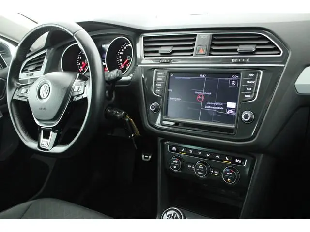 Volkswagen Tiguan 1.4 TSI 150pk Connected Series Trekhaak Navigatie Stoelverwarming