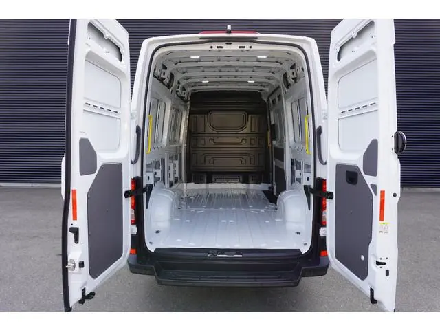 Volkswagen Crafter 140pk Facelift L3H3/L2H2  Camera Cruise control Digitaal dashboard  Airco 3-Zits