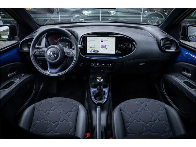 Toyota Aygo X 1.0 VVT-i MT Bi-Color ** Navigatie ** 17inch **