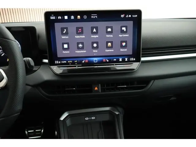 Volkswagen T-Roc 1.5 eTSI 150pk DSG R-Line First Edition Trekhaak Camera Stoelverwarming Adaptive Cr...
