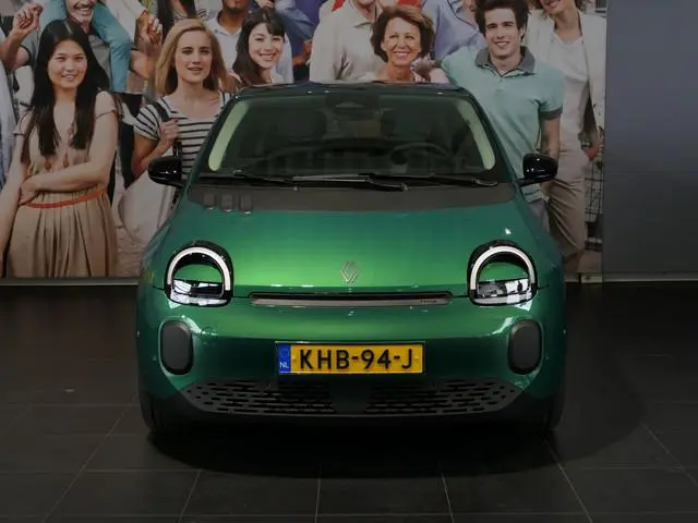 Renault Twingo urban range techno 80pk - Demo! - Stoelverwarming - Parkeerassistent - Dodehoek
