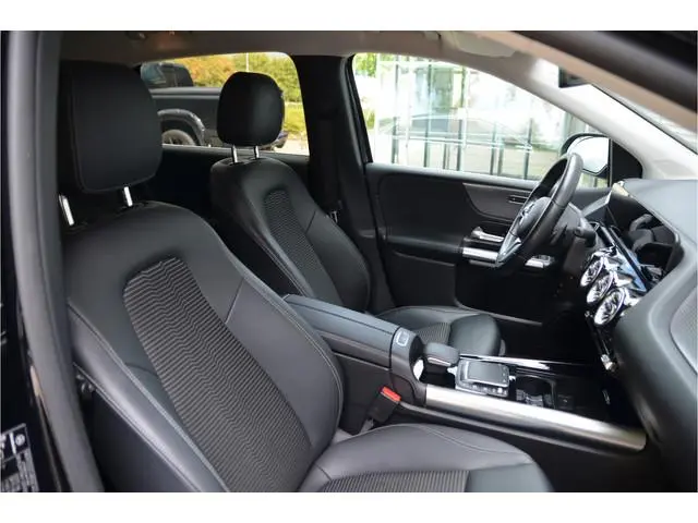 Mercedes-Benz B-klasse 250 e PHEV, groot scherm!