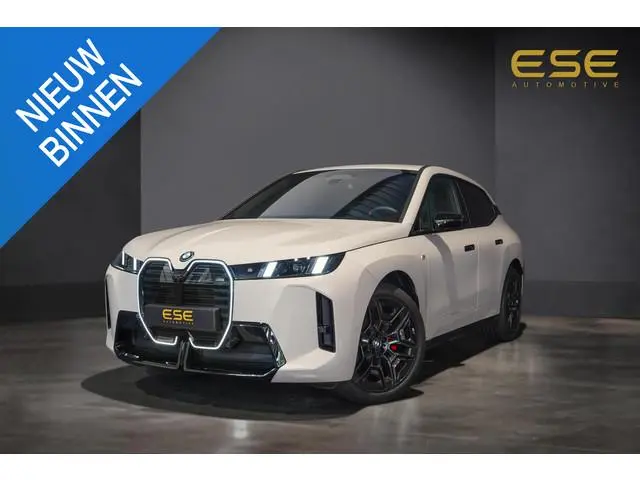 BMW iX xDrive M70 112 kWh | Suite Amido | Snelwegassistent* | 22 kW | 22'' 1027M | Harman/kardon